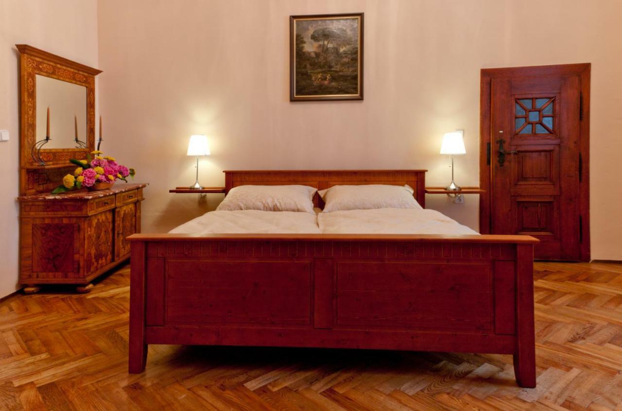 Zamek Nove Mesto Nad Metuji Ngoại thất bức ảnh