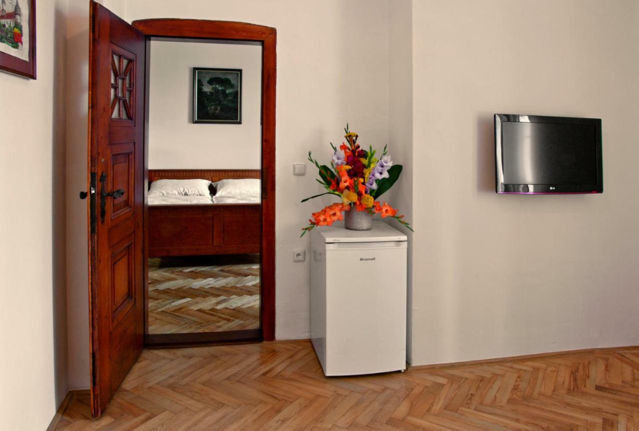 Zamek Nove Mesto Nad Metuji Ngoại thất bức ảnh