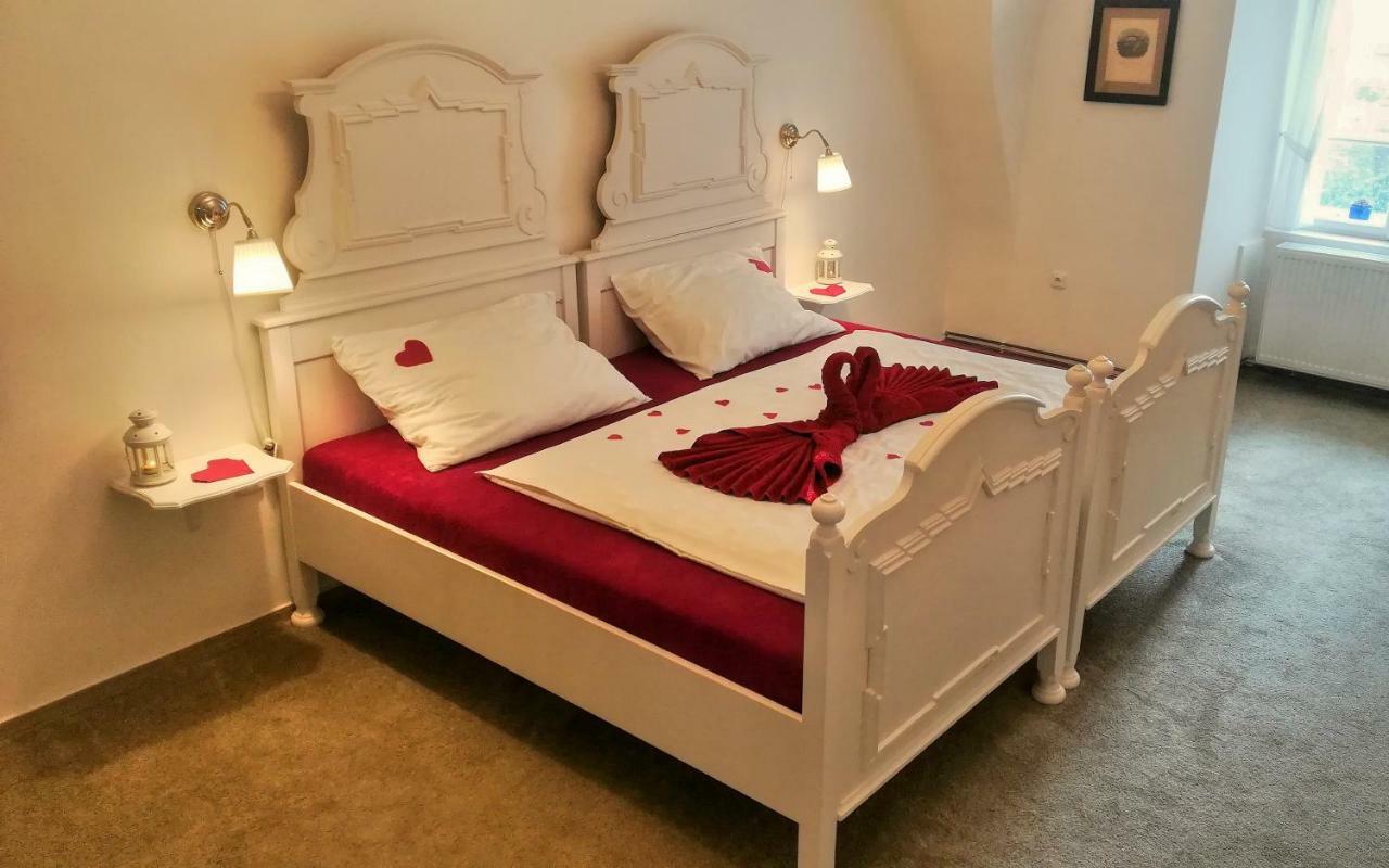 Zamek Nove Mesto Nad Metuji Ngoại thất bức ảnh