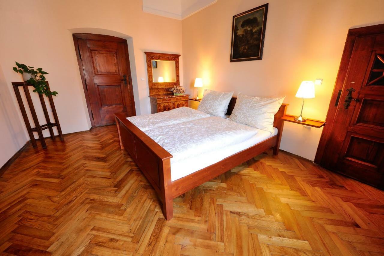Zamek Nove Mesto Nad Metuji Ngoại thất bức ảnh
